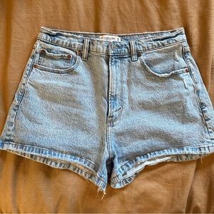 Abercrombie Mom Short High Rise